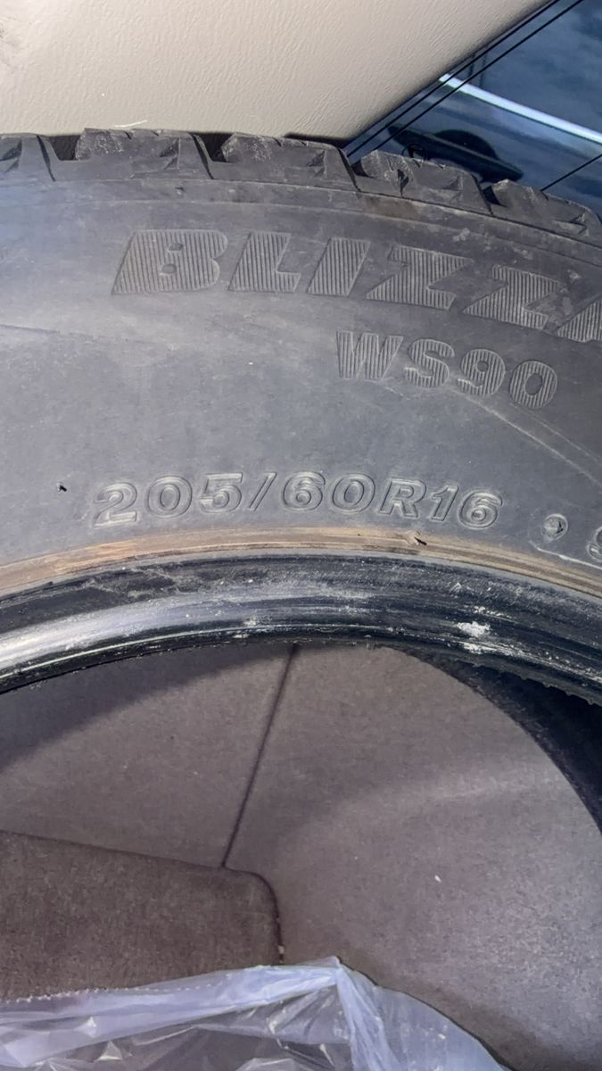 Bridegstone blizzaks 205/60/16