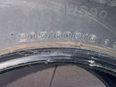 Bridegstone blizzaks 205/60/16