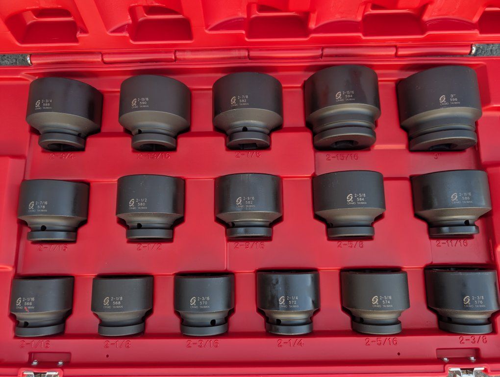 New $800 16 Piece Extra Large Impact Socket Set