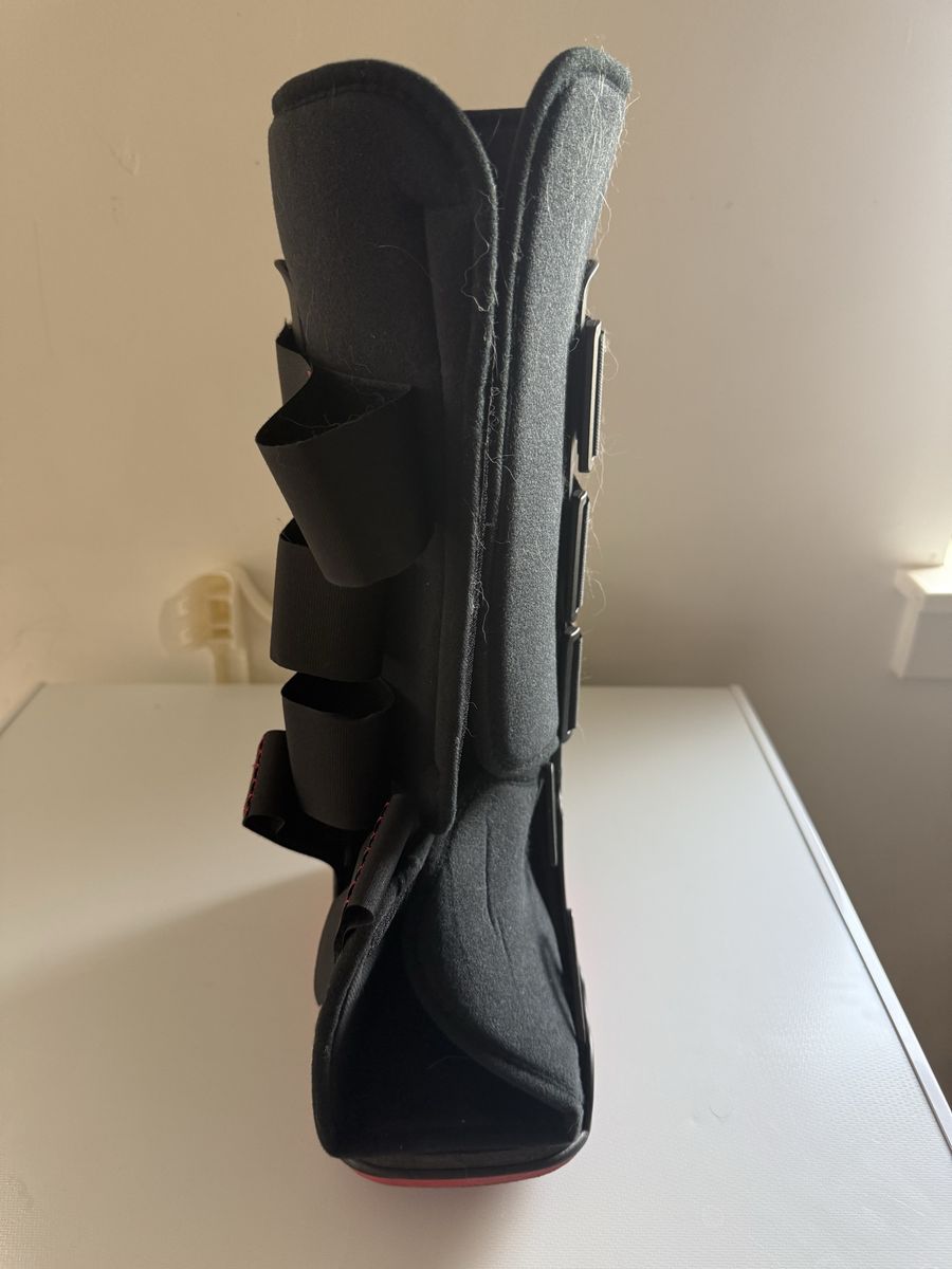 🦴 Medical Walking Boot – Size Small | $25 OBO