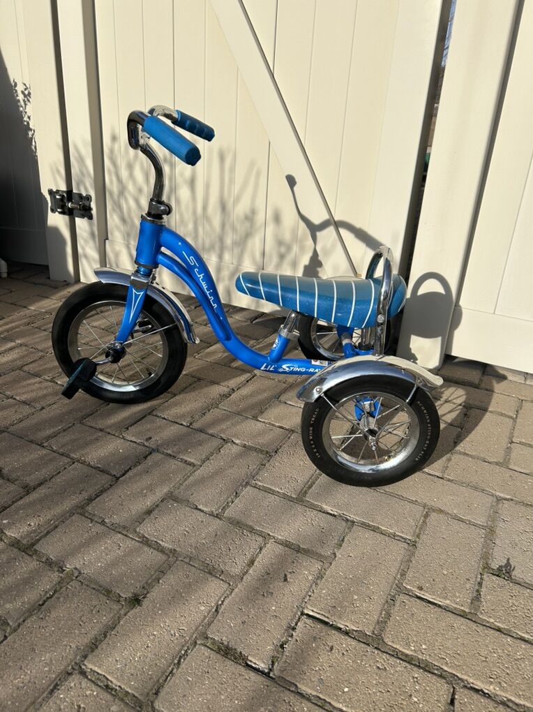 Schwinn Lil' Sting-Ray Tricycle