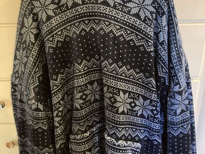 Huggle Hoodie Oversized Wearable Blanket Sweatshirt - Blue/White Snowflake Sherpa Lined, Large