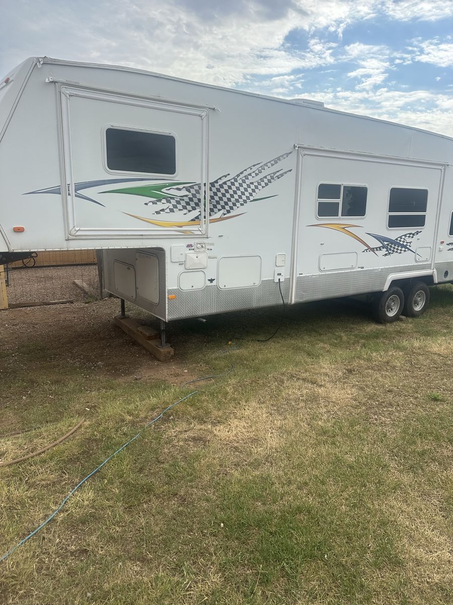 Forest River Sandpiper Sport 5th Wheel Travel Trailer  40ft 2 slide outs.11 ft garage 2005