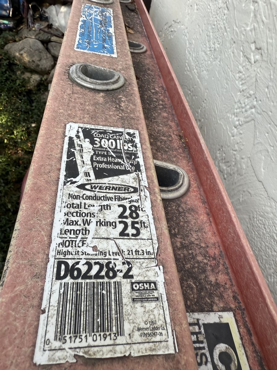 28 ft Werner fiberglass extension ladder