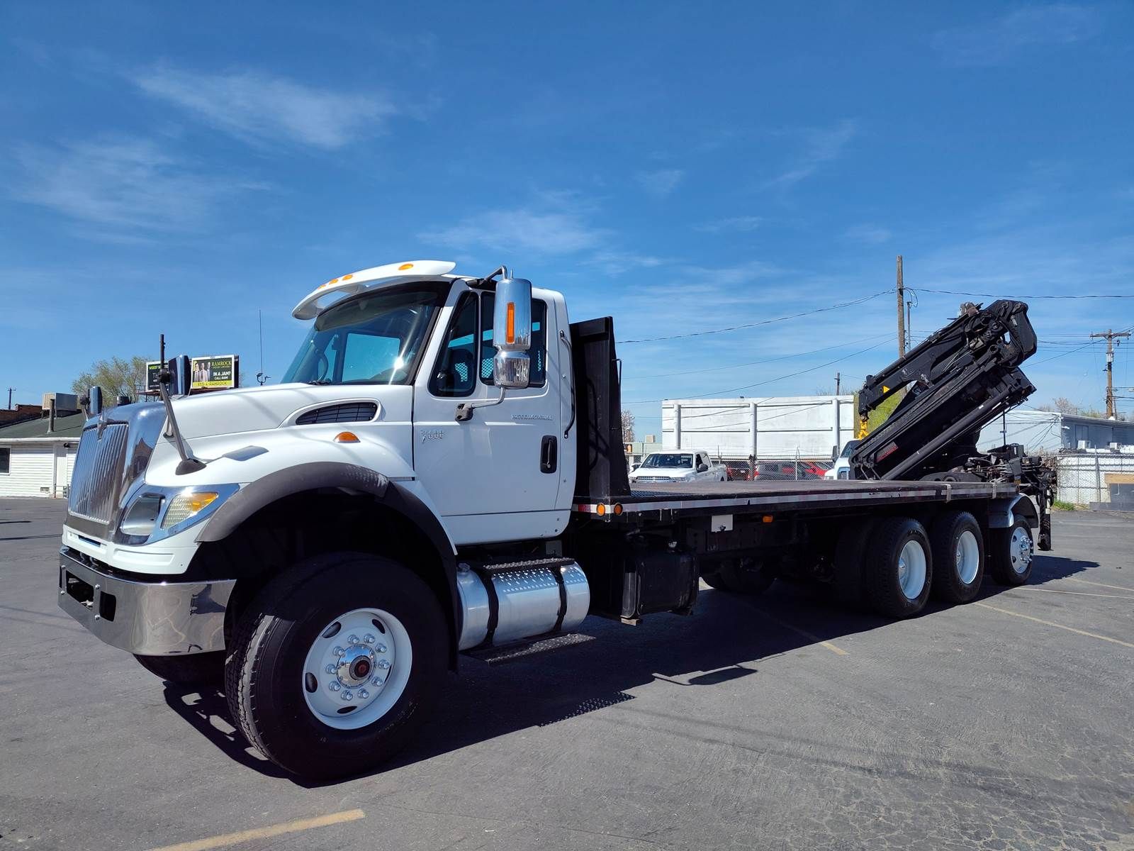 2005 International WorkStar 7600, 24' Flatbed, Knuckle Boom, Cummins, 10 Spd, Hendricks, 201k Low Miles!