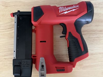 Milwaukee M12 Pin Nailer 23ga