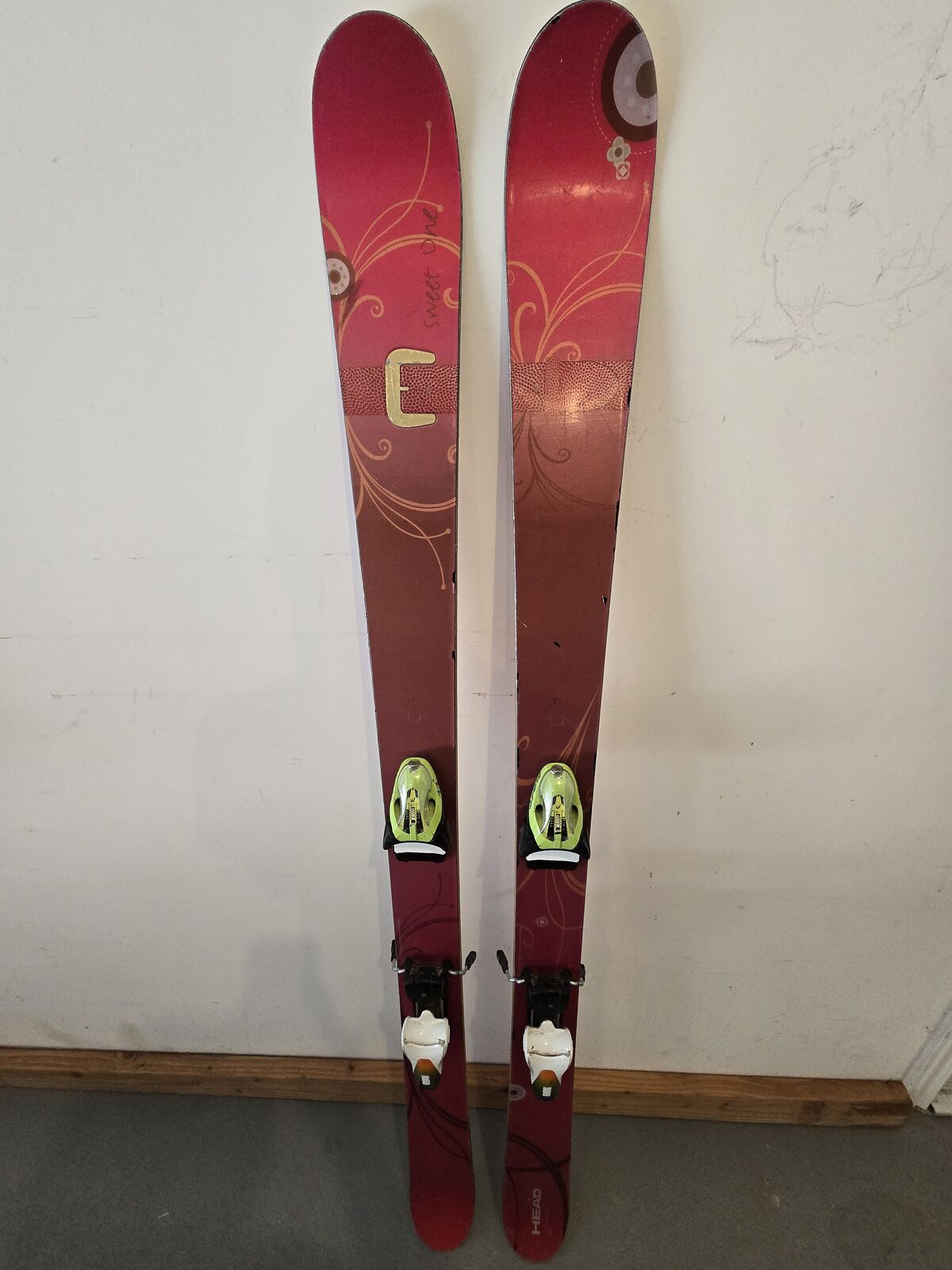 Head Sweet One 166 Twin Tip Skis With Mojo Bindings