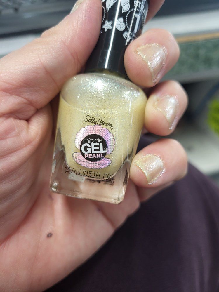 Sally Hansen Miracle Gel Pearl Step 1 Nail Polish 305 Diving for Treasure