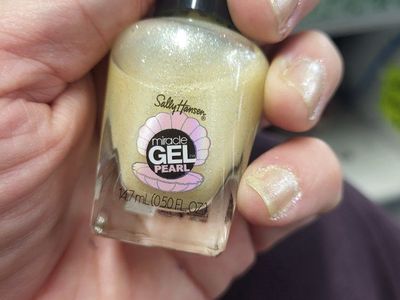 Sally Hansen Miracle Gel Pearl Step 1 Nail Polish 305 Diving for Treasure