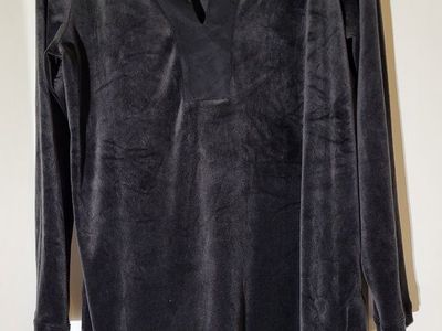 **NEW WOMEN'S SIZE S TUNIC TOP**