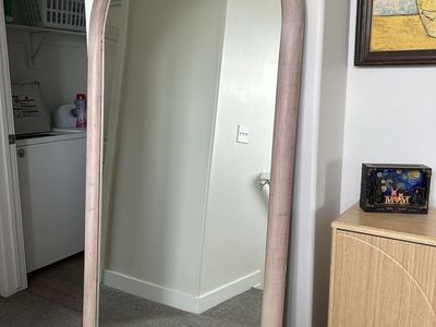 Four hands arched floor mirror