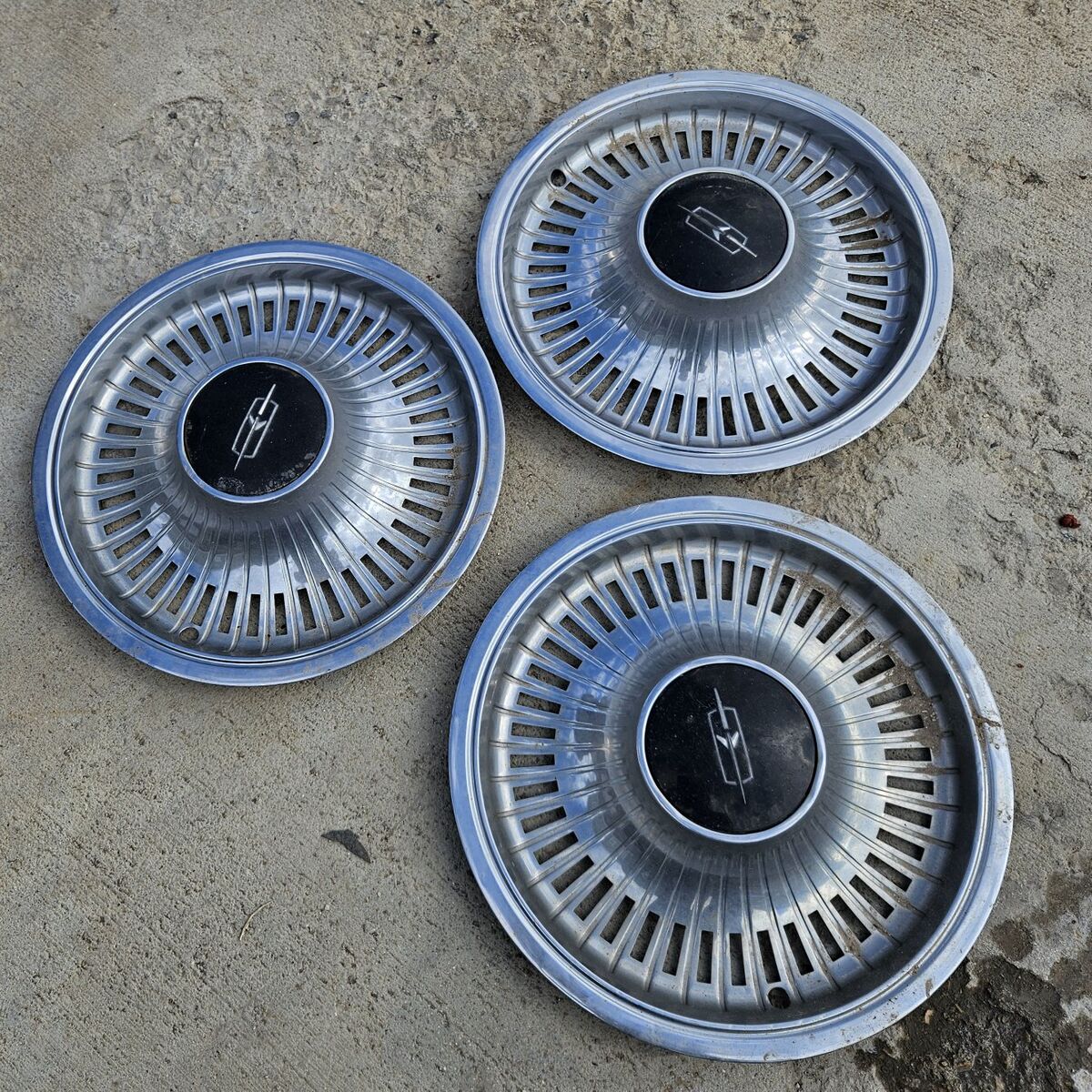 Olds Hubcaps 14"