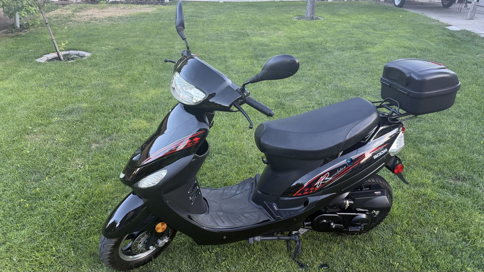 2025 Boom Revolution 50cc Scooter - ONLY 22 MILES! Like New / Ready to Ride