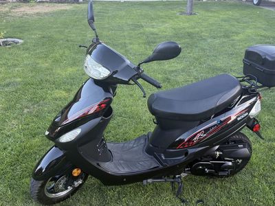 2025 Boom Revolution 50cc Scooter - ONLY 22 MILES! Like New / Ready to Ride