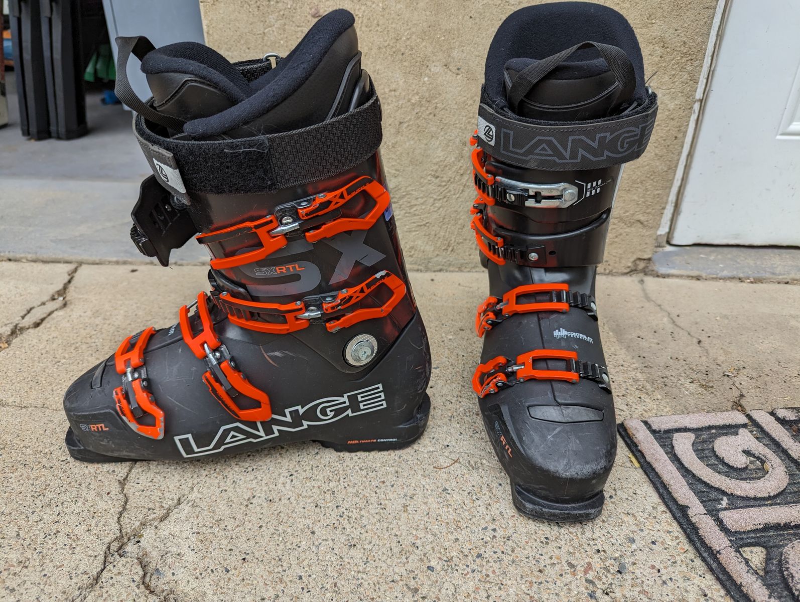 Used Lange 28.5 Downhill Ski Boots