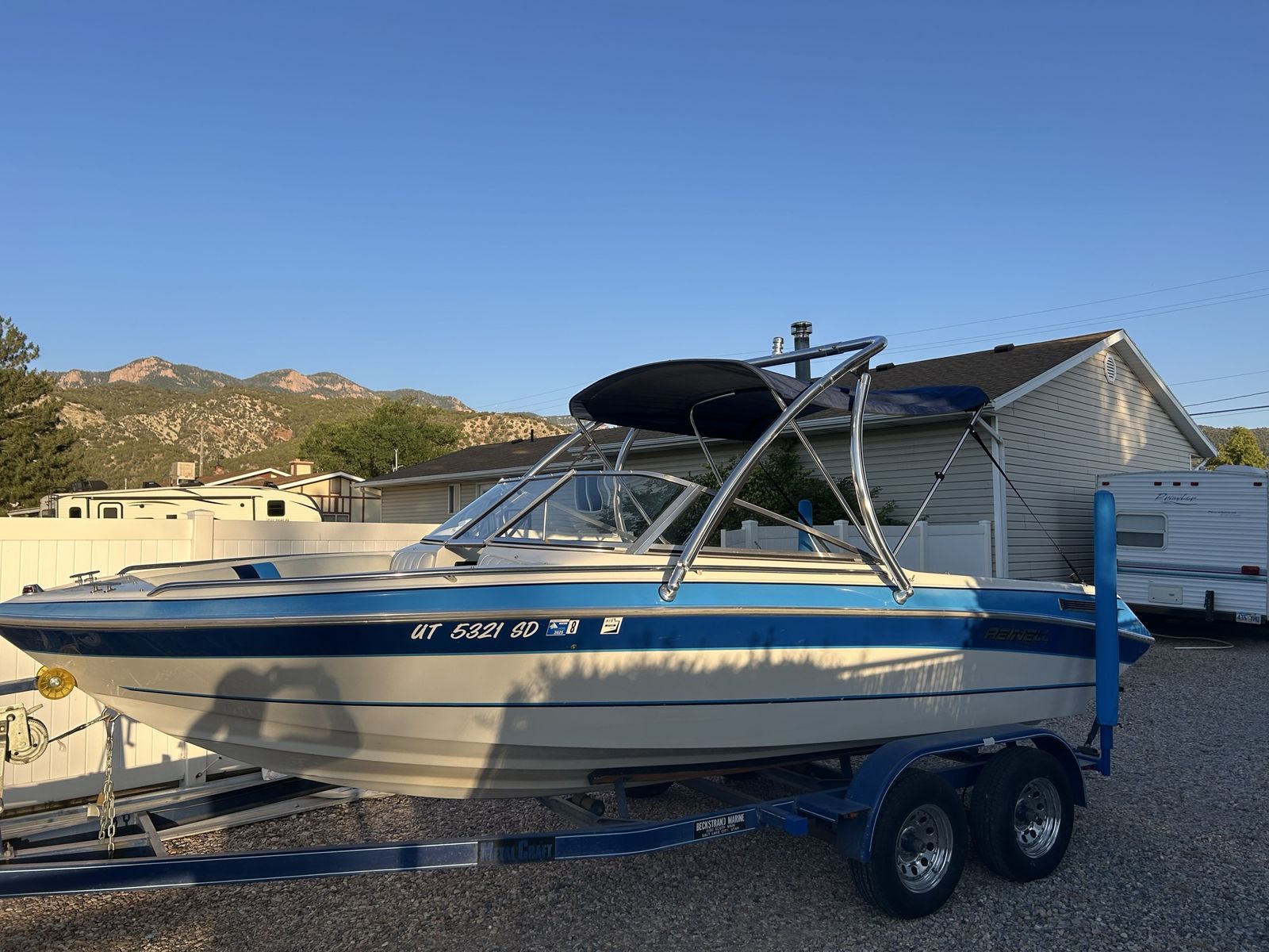 1995 Reinell 19-foot Bowrider Boat with Wakeboard Tower and Trailer - Blue & White