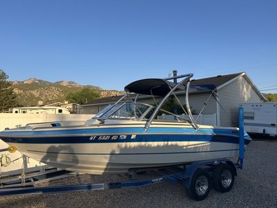 1995 Reinell 19-foot Bowrider Boat with Wakeboard Tower and Trailer - Blue & White