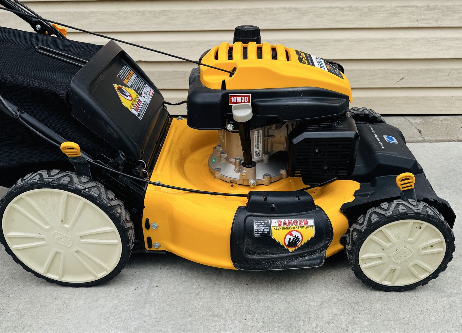 Cub Cadet SC 300 HW self-propelled walk-behind lawn mower