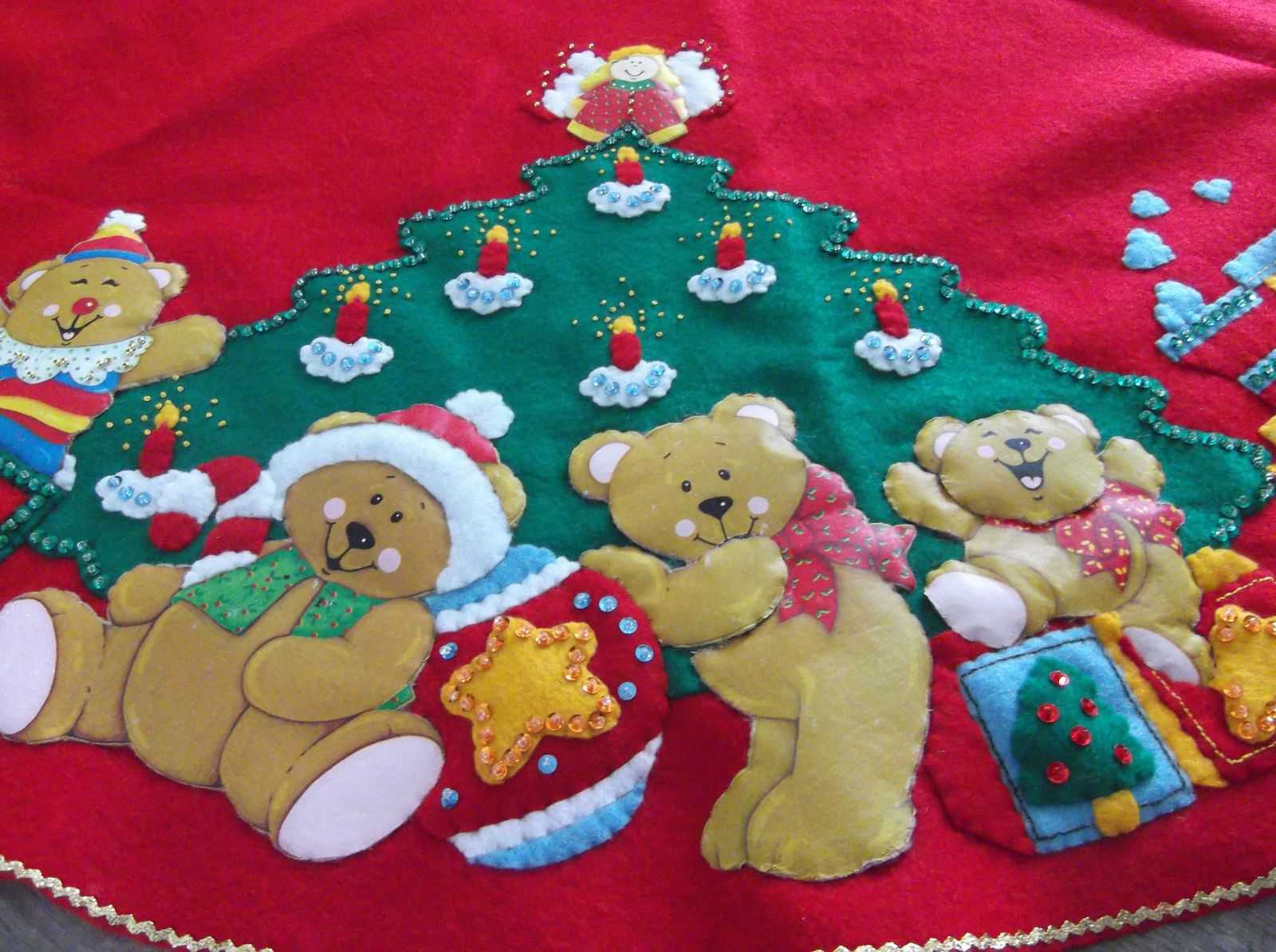 Beary Christmas felt tree skirt