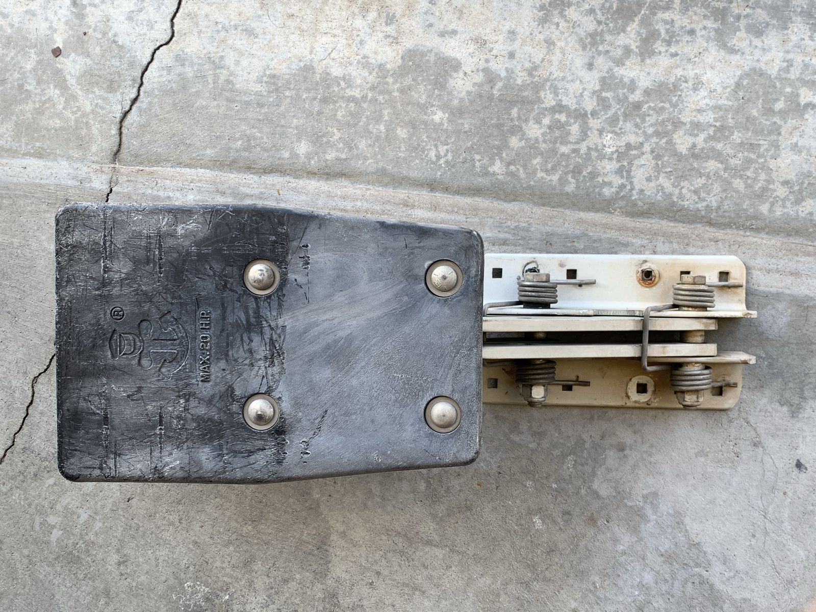 Trolling motor mount