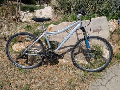 2006 Specialized Rockhopper Women's Mountain Bike Aluminum Frame SRAM Drivetrain