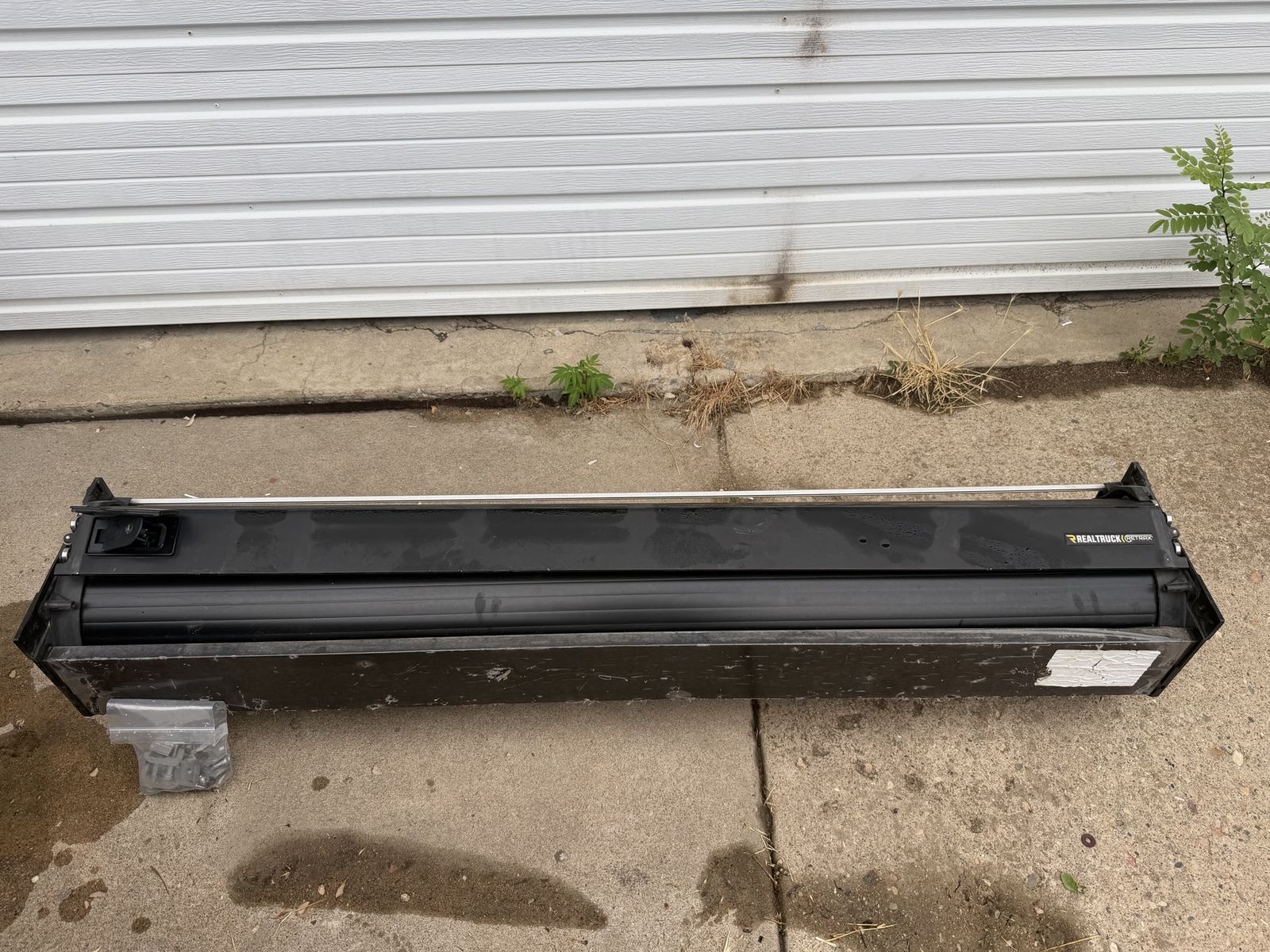 RetraxONE XR Tonneau Cover for 2022-2024 Toyota Tundra 6'5" Bed w/ Deck Rail System