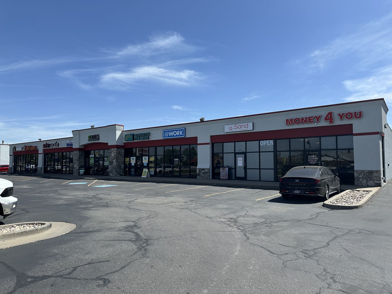 1,000 SF Retail Space on 1900 W for Lease in Roy, UT