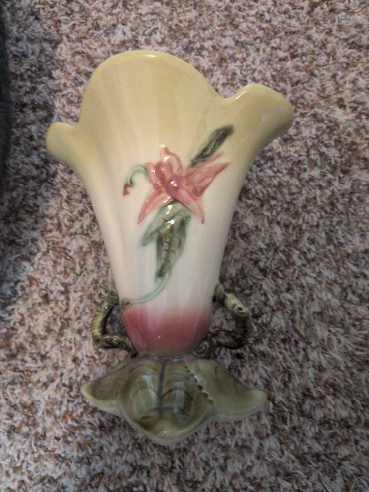 Hull Pottery W26-8 1/2" Water Lily Floral Vase with Green Leaf Accents, Made in USA