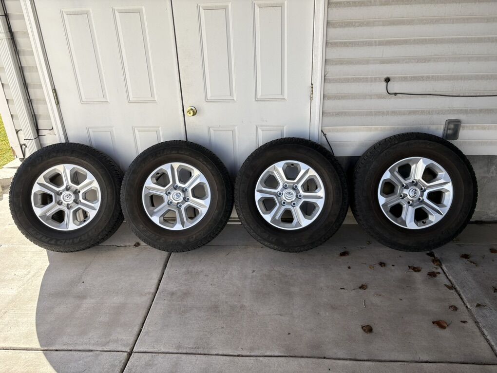 2023 4Runner  SR5 Wheels and Tires - 265 70/R17