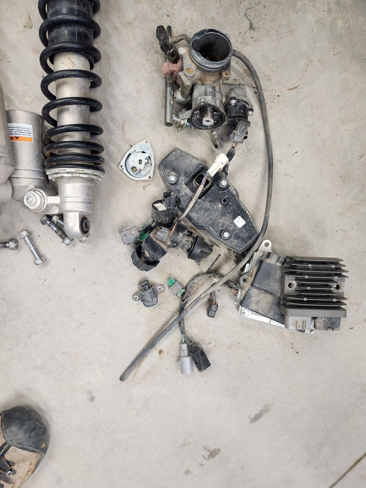 Electrical components and throttle body off of 2016 Yamaha wolverine