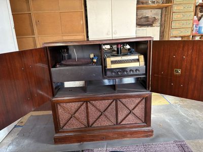 RCA Victor Fenwick 2S10 Vintage AM/FM Radio & 3-Speed Phonograph — $250 OBO
