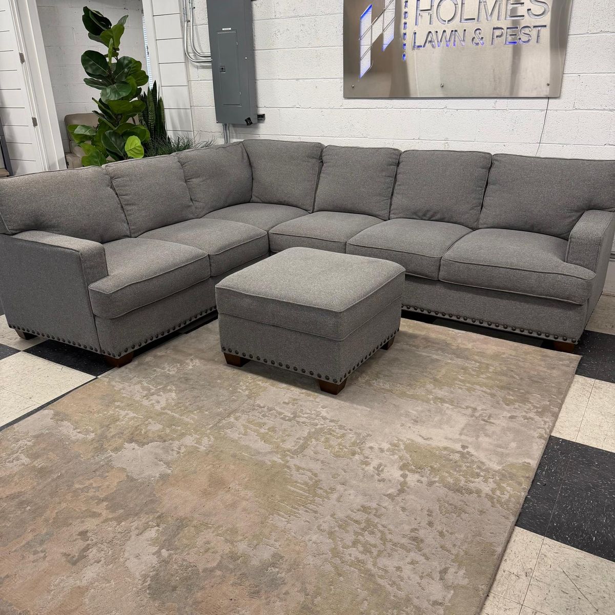 LIKE NEW!! COSTCO THOMASVILLE EMILEE FABRIC SECTIONAL W/ STORAGE OTTOMAN!!
