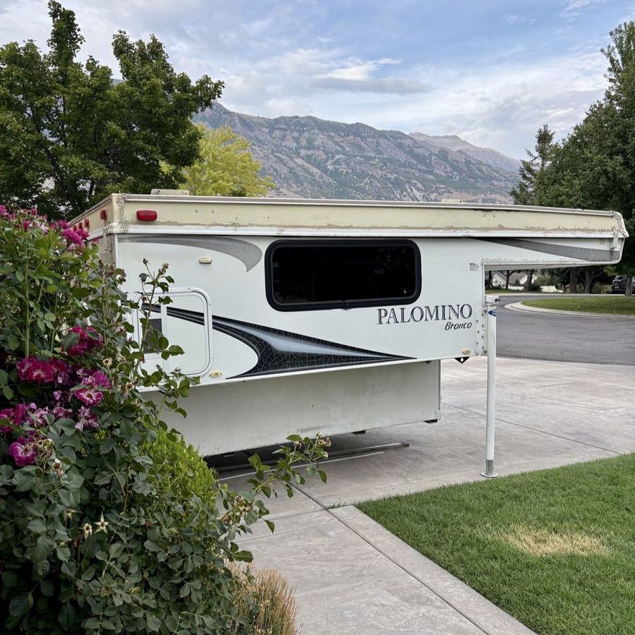 2012 Palomino Bronco 1200 Truck Camper - Extremely Clean Interior / Project Ready