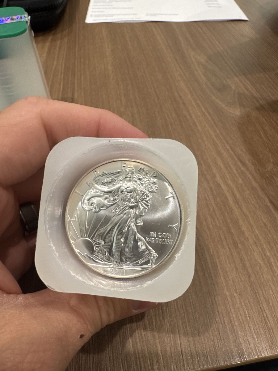 2011 UNC AMERICAN SILVER 1oz EAGLES