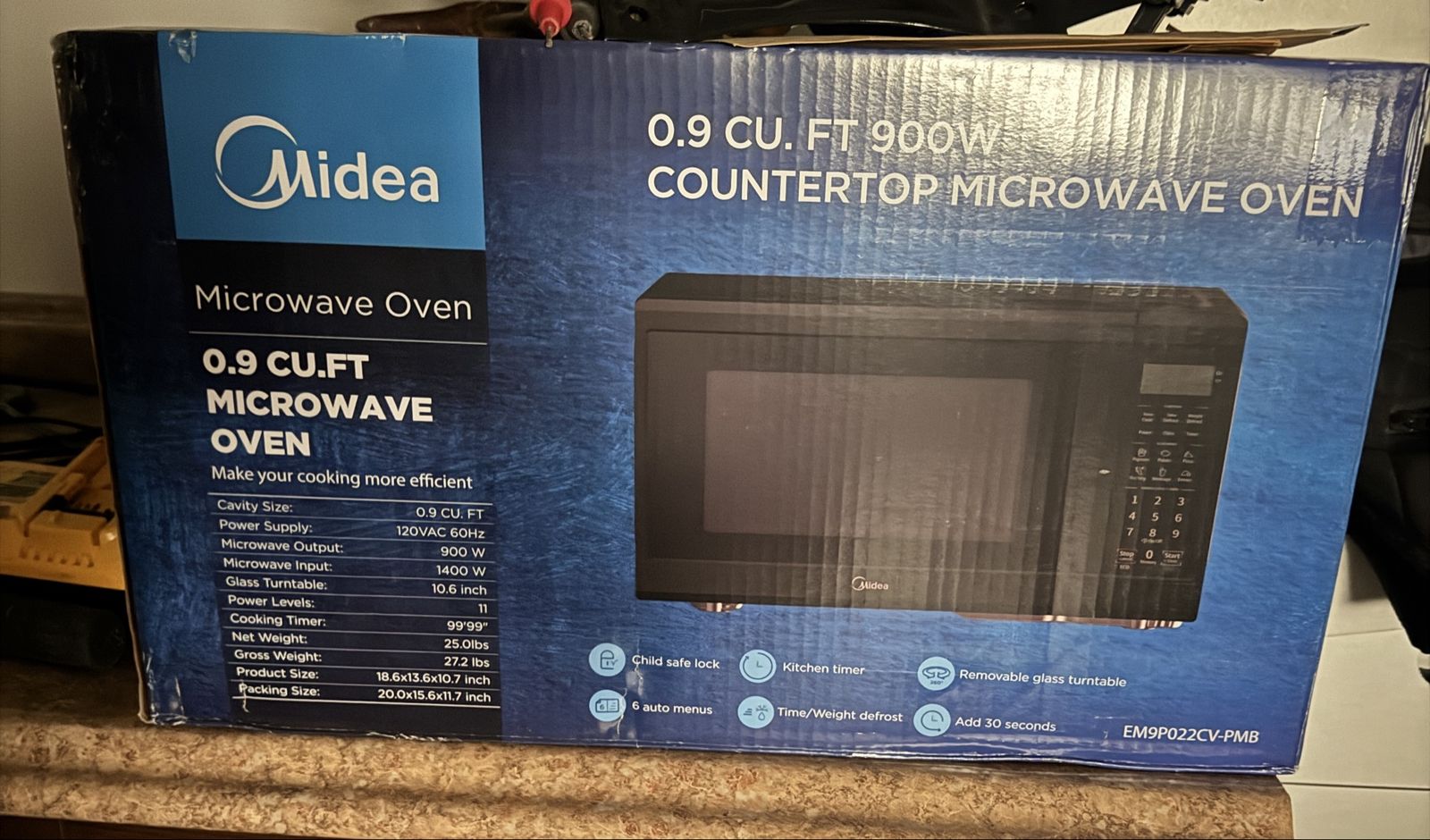 Midea 0.9 cu.ft. Countertop Microwave Oven, 900 W Turntable, Black EM9P022CV-PMB