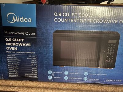 Midea 0.9 cu.ft. Countertop Microwave Oven, 900 W Turntable, Black EM9P022CV-PMB