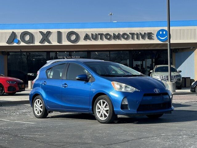 2013 TOYOTA PRIUS C Three