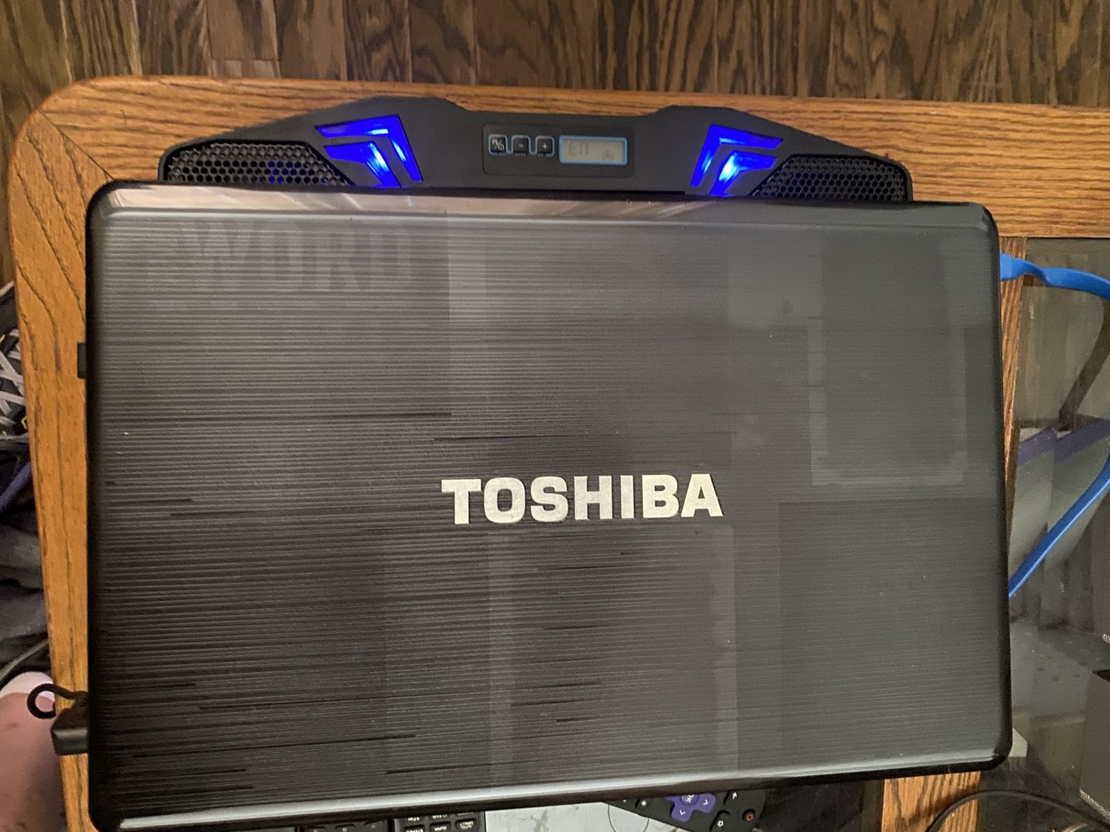 Toshiba Laptop with adjustable cooling stand