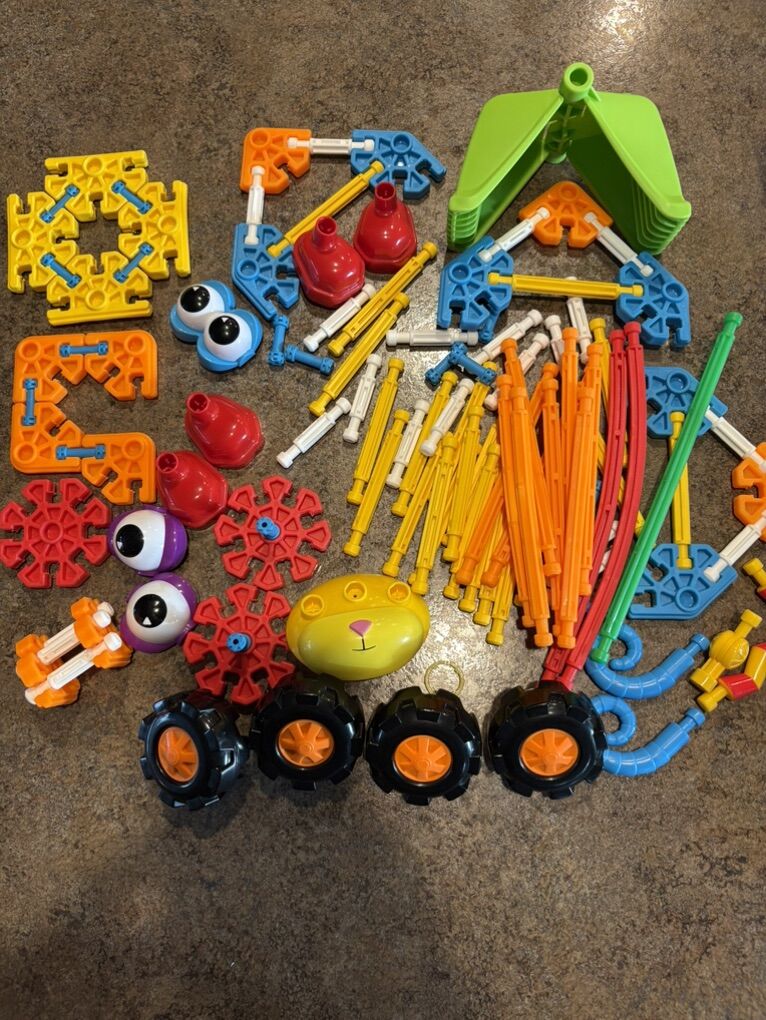 Kid K’nex Oodles Of Pals Building Set