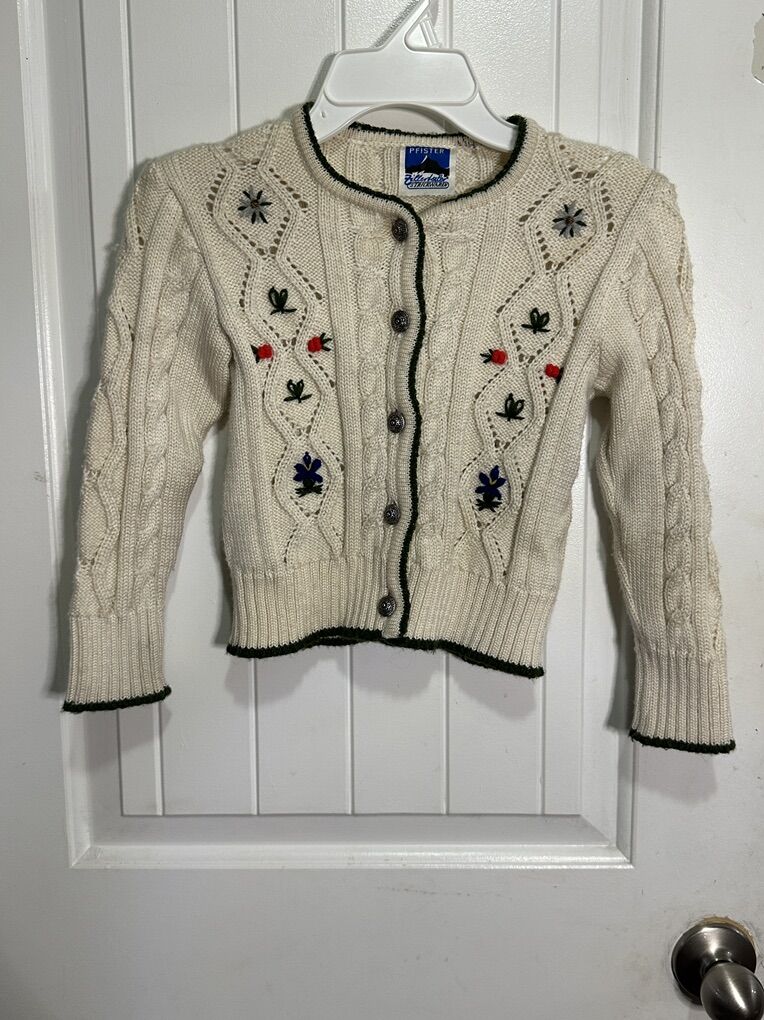 KIDS GIRLS AUTHENTIC GERMAN SWEATER WITH FLOWERS