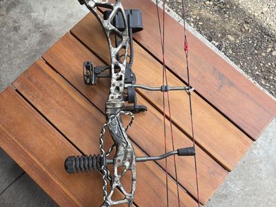 Carbon Rage compound bow