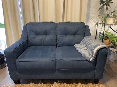 Loveseat- PICK UP TODAY