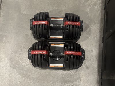 Bowflex SelectTech 552 Adjustable Dumbbells Pair with Storage Trays
