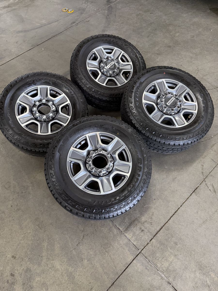 2024 F350 18in OEM wheels/ 275/70/18 Tires