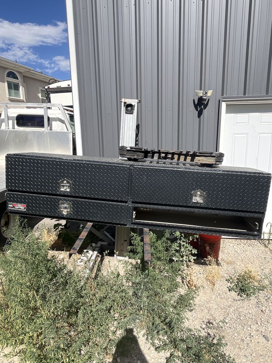 8ft Black Diamond Plate Truck Toolbox - Missing One Drawer, 8'x2'x18"
