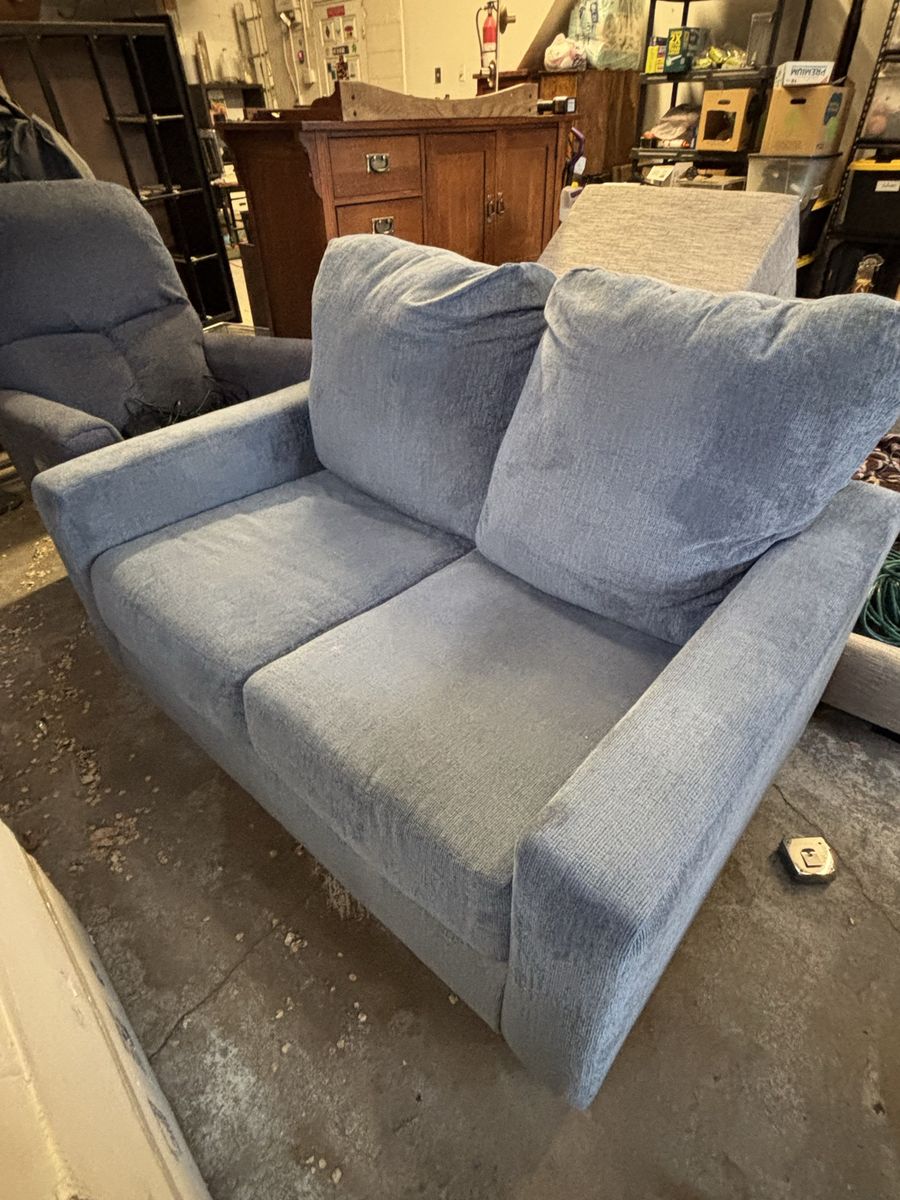 Light Blue Fabric Loveseat Sofa 2-Seater, pull out bed!