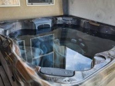 Bullfrog X7 Hot Tub