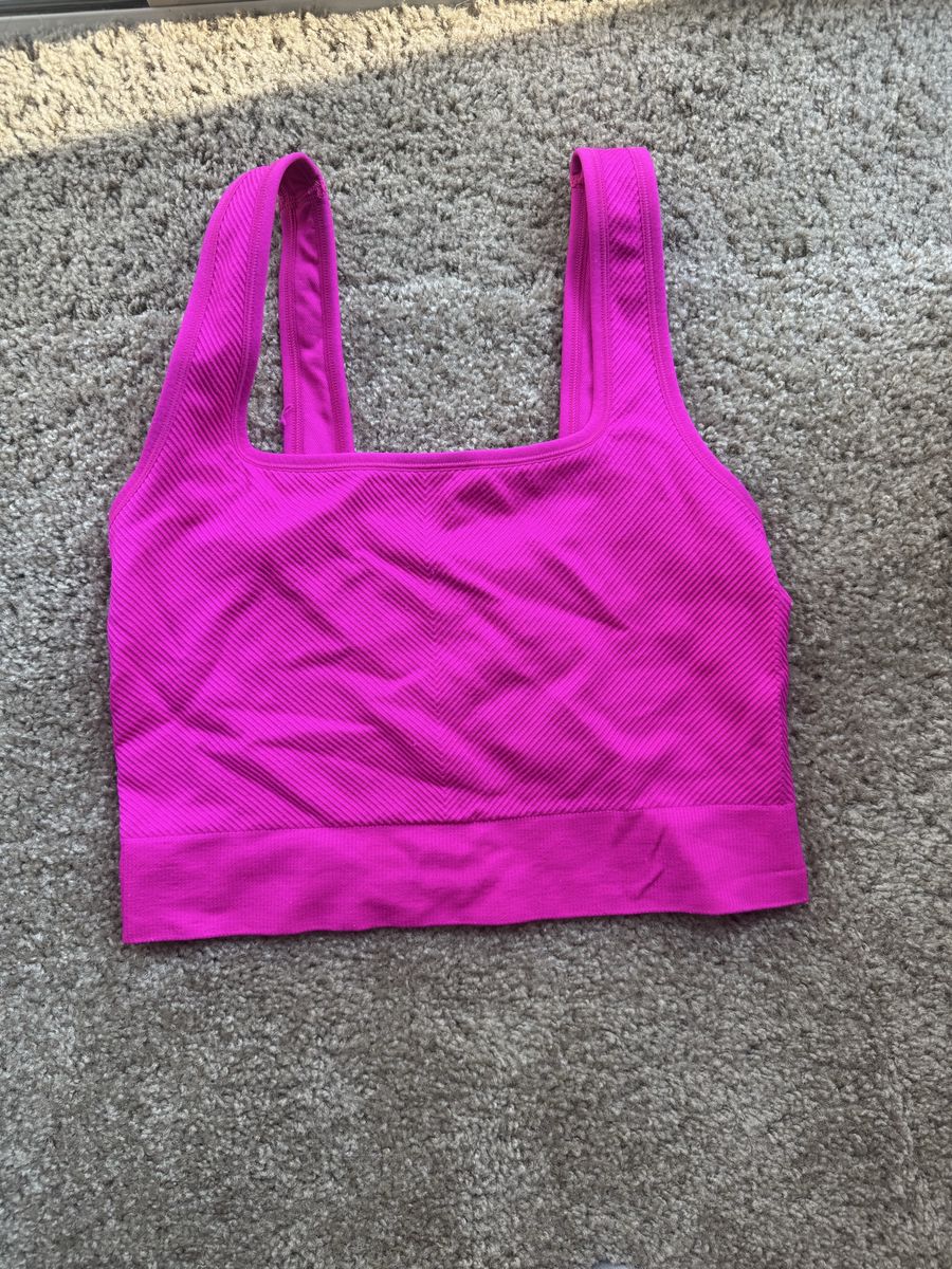 Bright Pink Ribbed Seamless Crop Sports Tank Top - size M