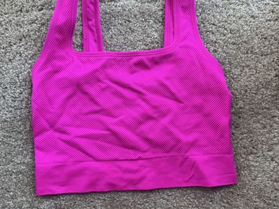 Bright Pink Ribbed Seamless Crop Sports Tank Top - size M