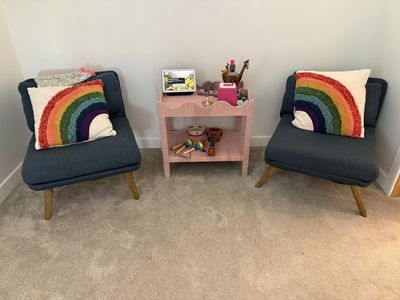 FREE - Slipper chair set